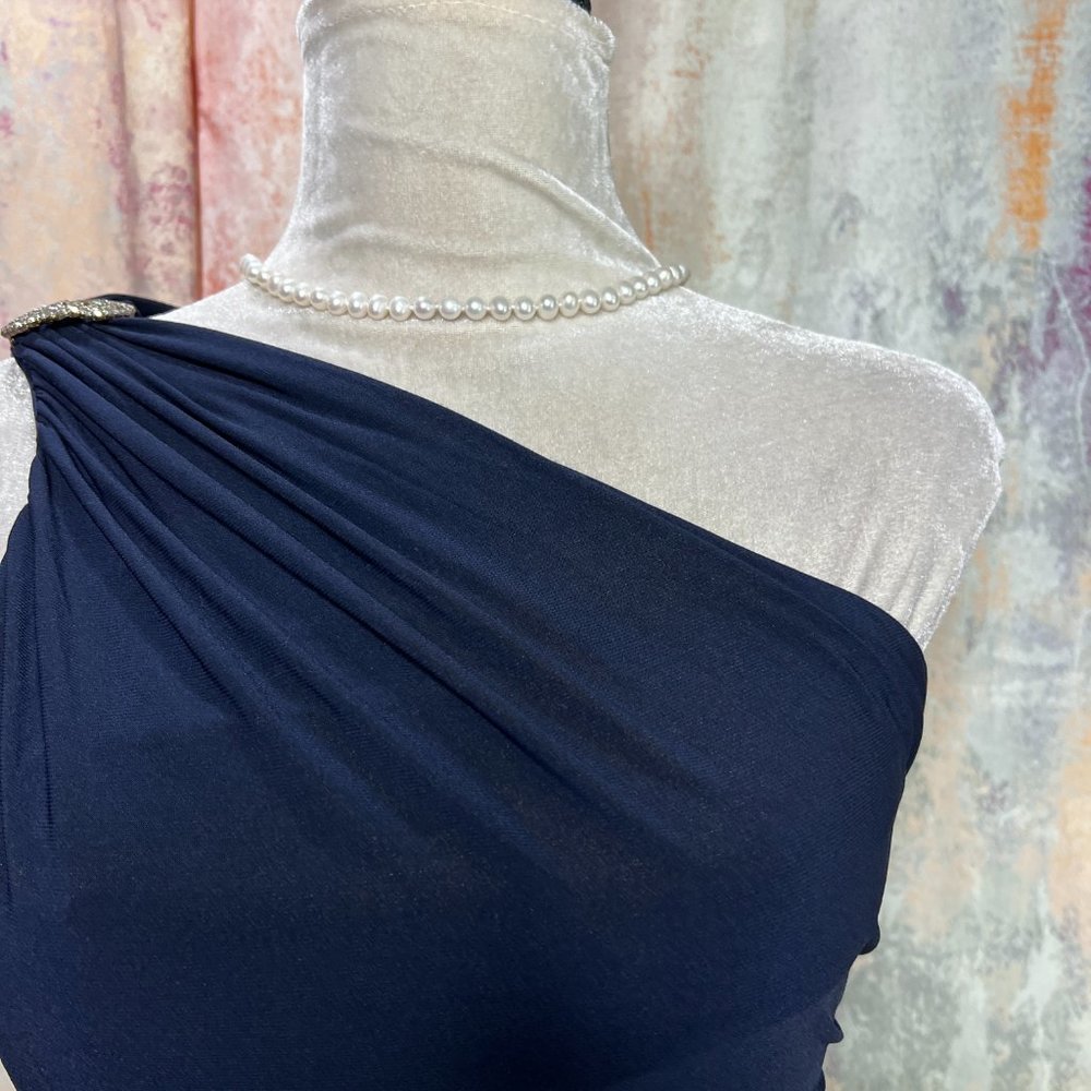 Betsy & Adam Elegant Form-Fitting Single-Shoulder… - image 5